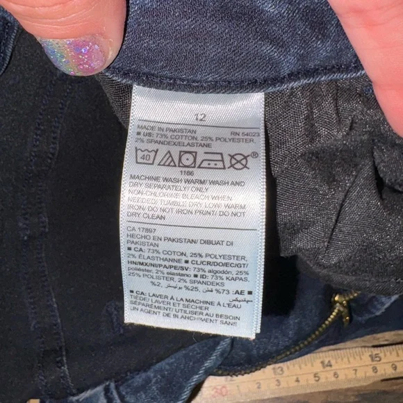 Old Navy Rockstar Super Skinny Jeans - Picture 3 of 6